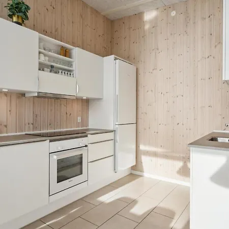 4 Bedroom Nice In *