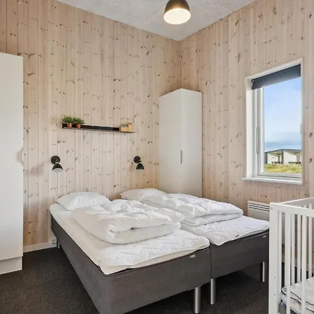 Дом отдыха 4 Bedroom Nice In