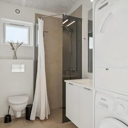 4 Bedroom Nice In Дом отдыха Ринкёбинг