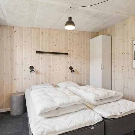 Дом отдыха 4 Bedroom Nice In